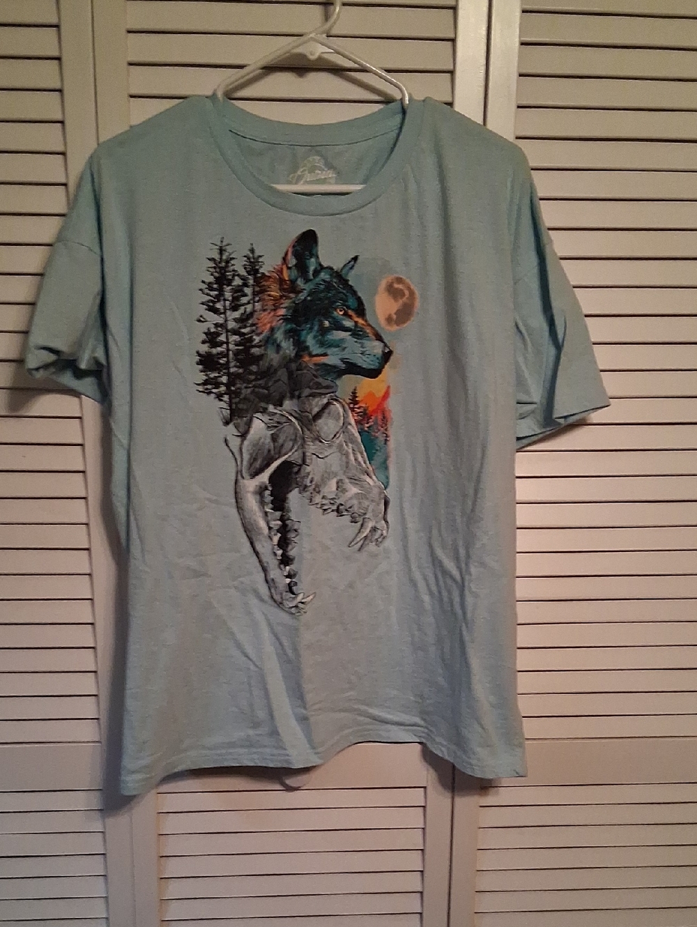 Women's Light Blue Graphic Wolf T-Shirt
